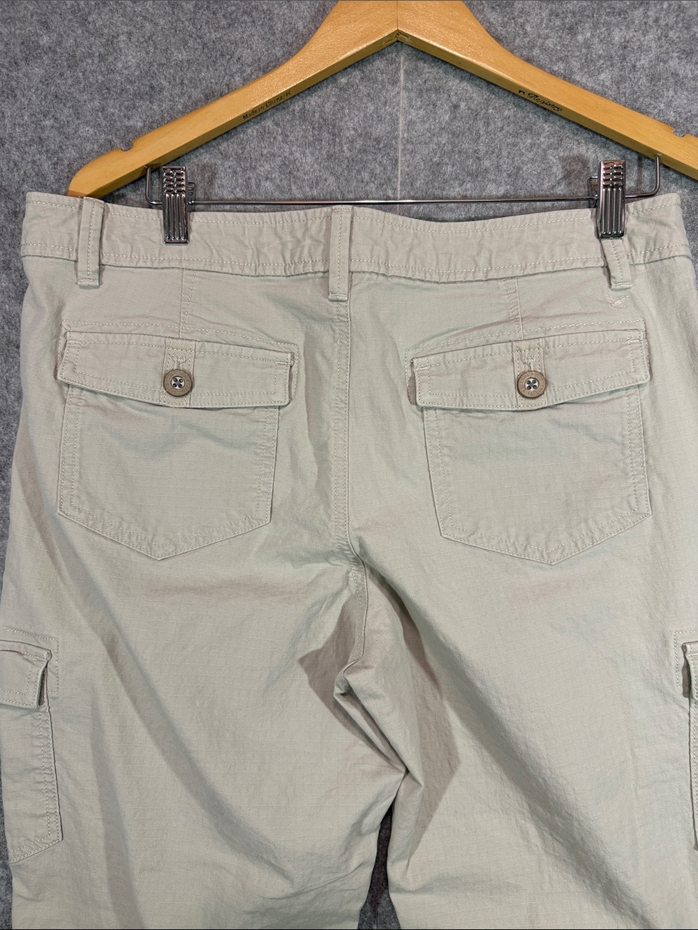 Eddie Bauer Capri Cargo Pants - Womens 12 - Beige Outdoor Hiking Walking - Picture 7 of 11